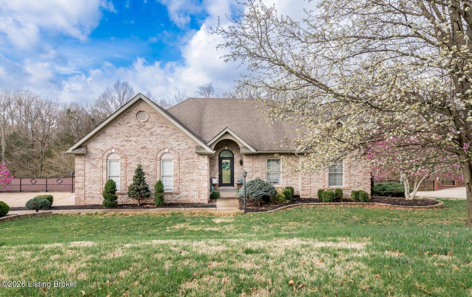 129 Running Creek Cir, Shepherdsville - photo 1 of 103