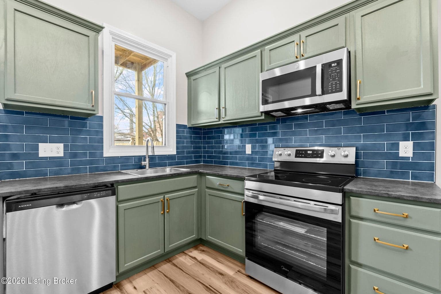 2324 Rowan St, Louisville - photo 1 of 34