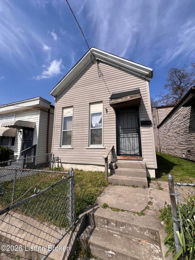 1717 Hale Ave, Louisville - photo 1 of 5