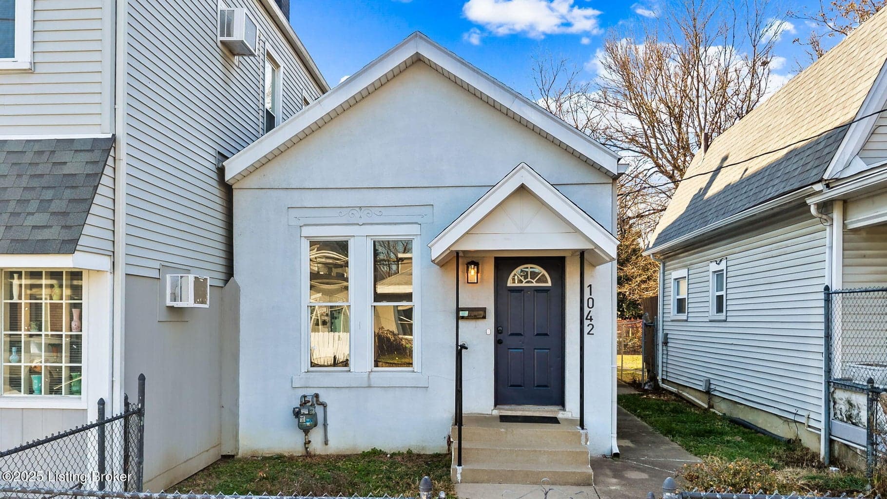 1042 Shelby St, Louisville - photo 1 of 36