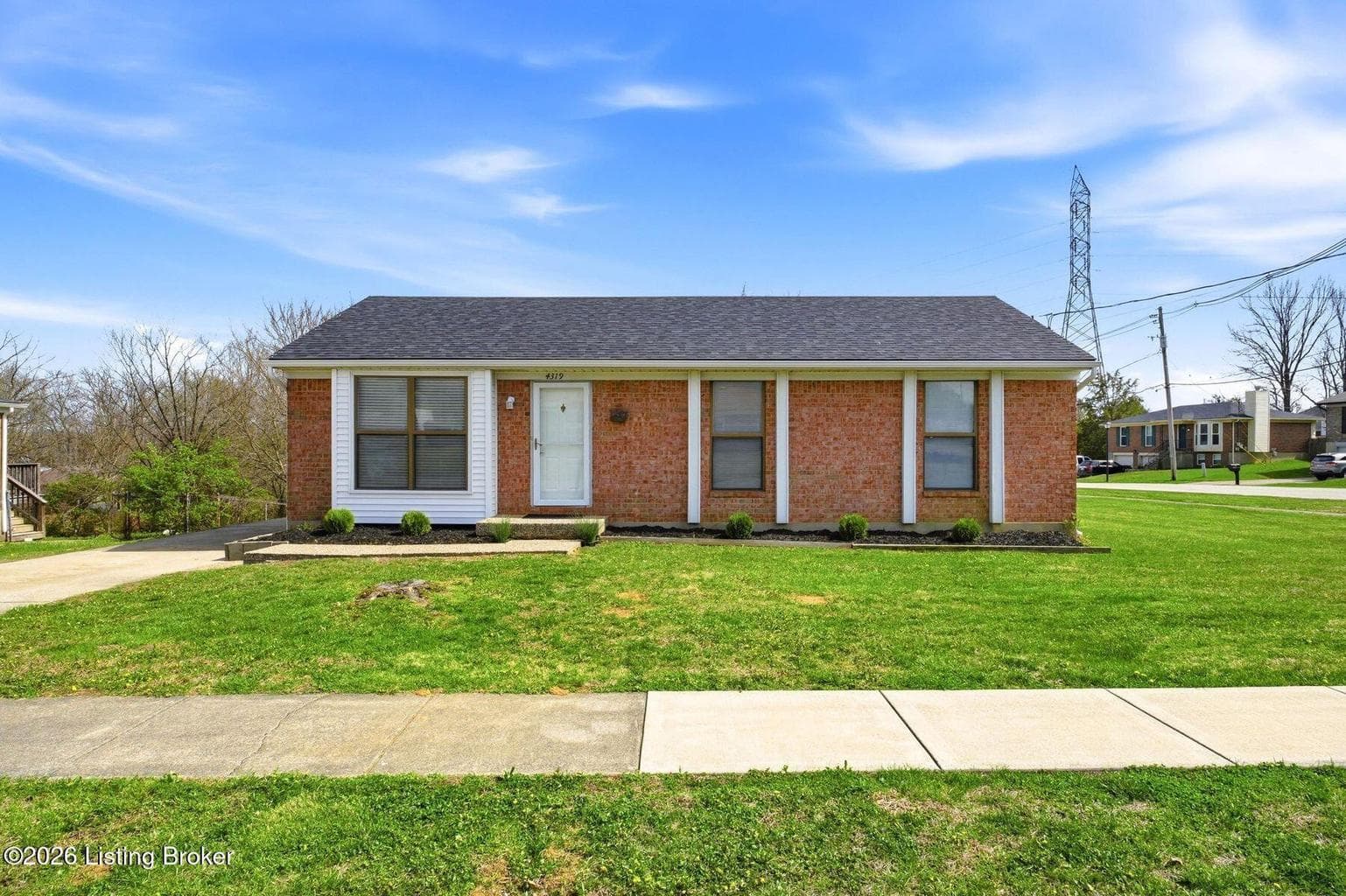 4319 Chenwood Ln, Louisville - photo 1 of 35