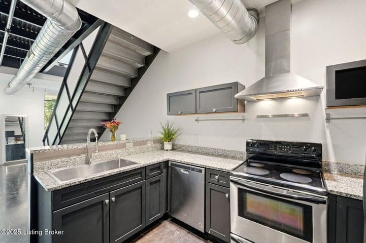 400 Main St, Louisville - photo 3 of 26