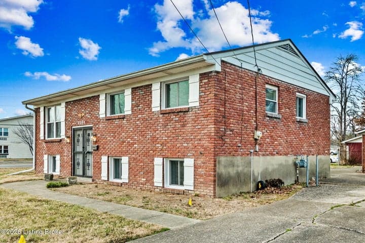 3309 Twin Oak Ln, Louisville - photo 3 of 54