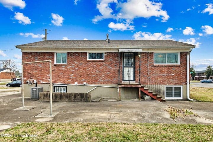 3309 Twin Oak Ln, Louisville - photo 4 of 54