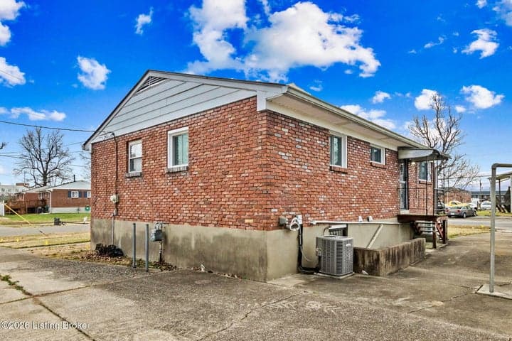 3309 Twin Oak Ln, Louisville - photo 5 of 54