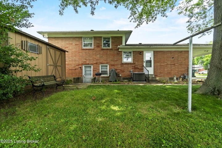 2006 Foxhurst Dr, Louisville - photo 2 of 14