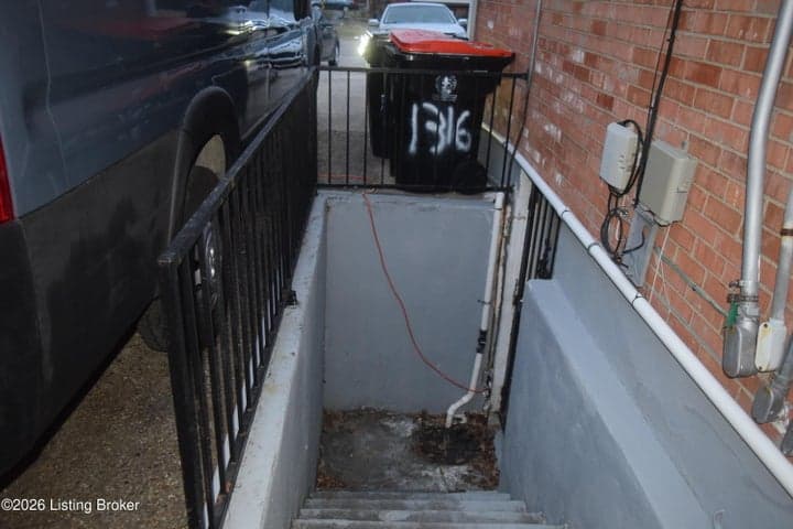 1316 Joni Dr, Louisville - photo 3 of 77