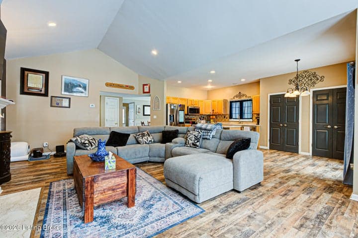 10611 Providence Dr, Louisville - photo 4 of 29