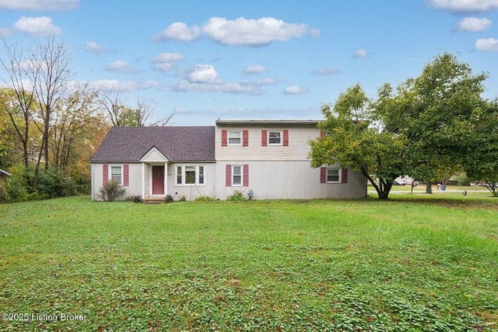 7700 Rosemary Ln, Louisville - photo 2 of 33