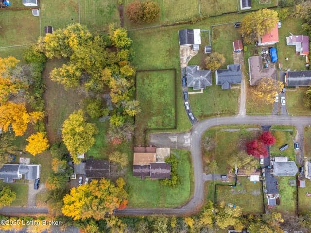 7700 Rosemary Ln, Louisville - photo 3 of 33