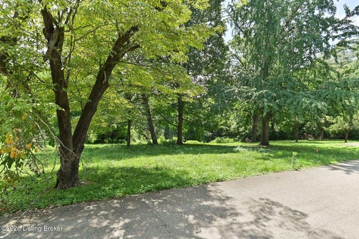 65 Warren Rd, Louisville