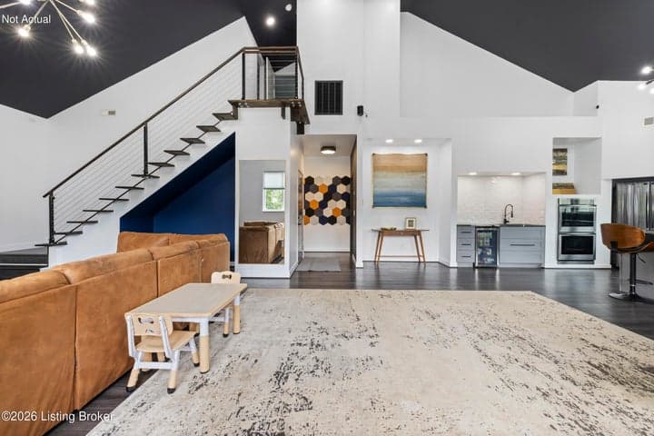 904 Riverside Dr, Louisville