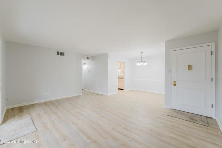 802 Highwood Dr, Louisville - photo 2 of 21