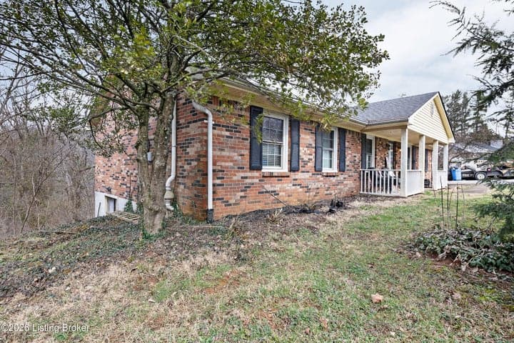 420 Gaffney Ln, Bardstown - photo 4 of 29