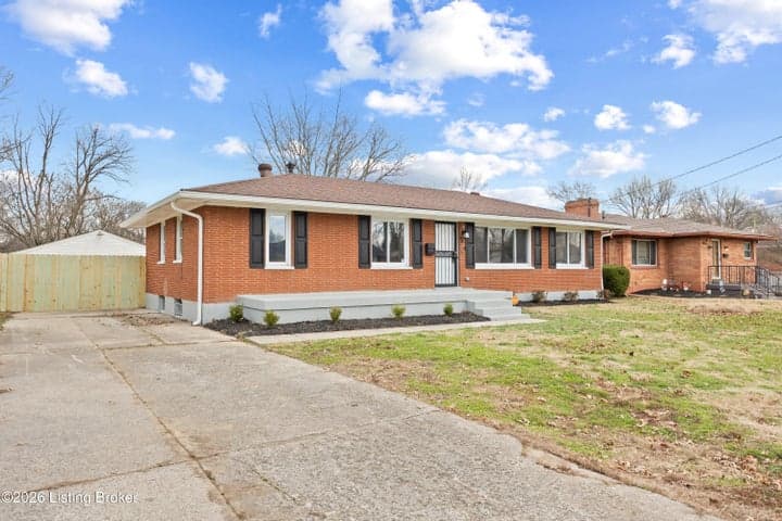 8905 Mapleview Dr, Louisville - photo 2 of 30