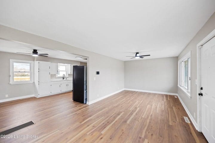 8905 Mapleview Dr, Louisville - photo 4 of 30