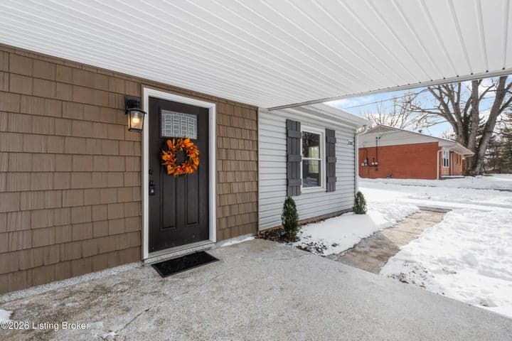 6108 Potts Ln, Crestwood - photo 3 of 40