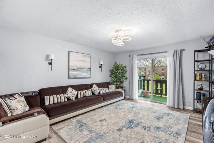 3505 Lodge Ln, Louisville - photo 3 of 27