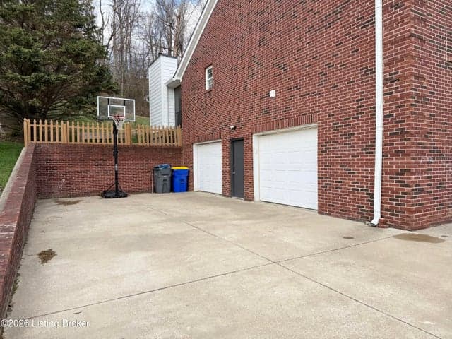 3410 Hardwood Forest Dr, Louisville - photo 4 of 70