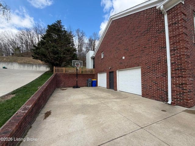 3410 Hardwood Forest Dr, Louisville - photo 5 of 70