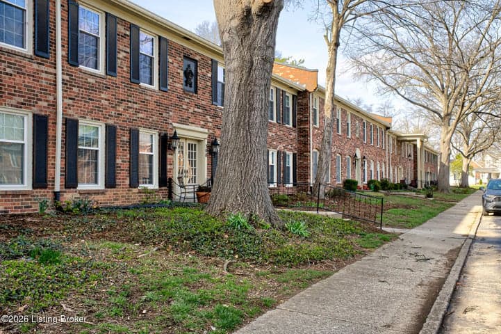 308 Stonehenge Dr, Louisville - photo 2 of 50