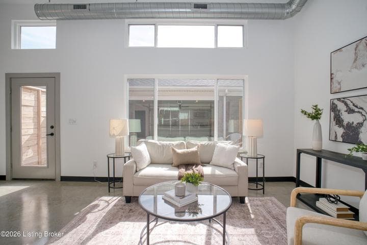 607 Burnett Farm Ln, Louisville