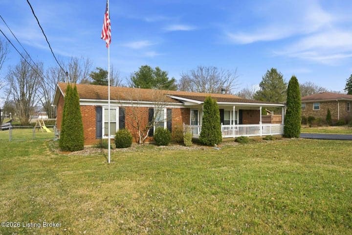 272 Minnie Ln, Shepherdsville - photo 2 of 56