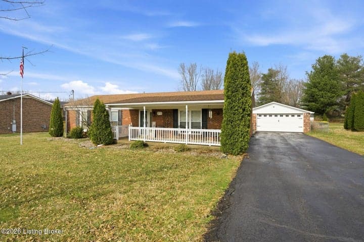 272 Minnie Ln, Shepherdsville - photo 3 of 56