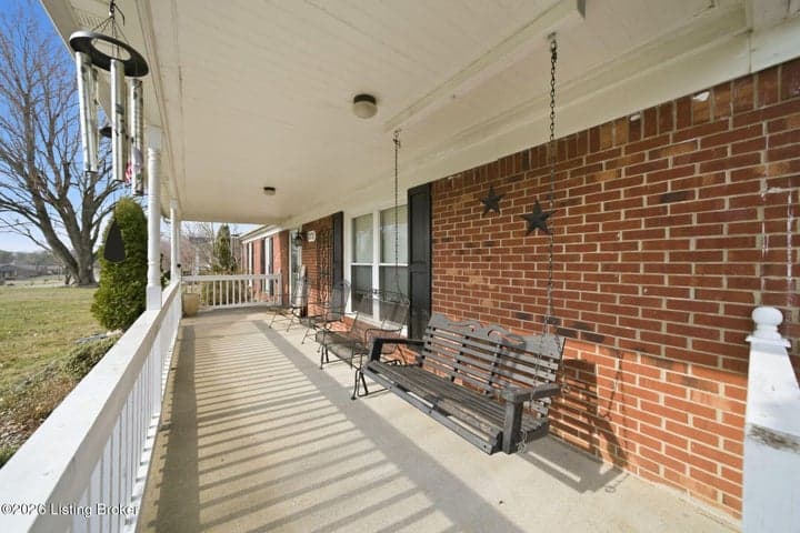 272 Minnie Ln, Shepherdsville - photo 4 of 56