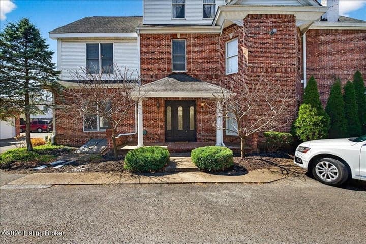 1318 Eastern Pkwy, Louisville - photo 3 of 27