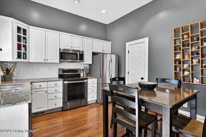 1318 Eastern Pkwy, Louisville - photo 4 of 27