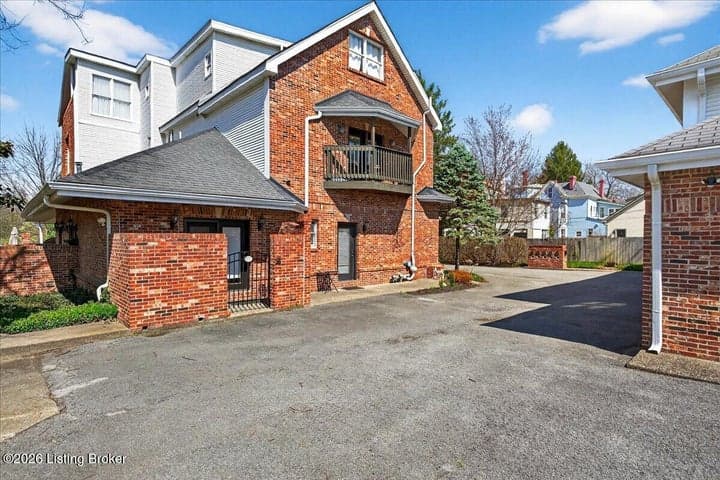 1318 Eastern Pkwy, Louisville - photo 2 of 27