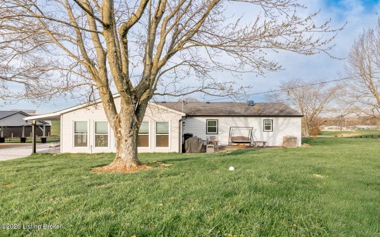 122 Airport Ln, Springfield - photo 5 of 129