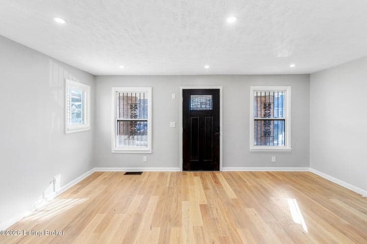 4009 Main St, Louisville - photo 4 of 34