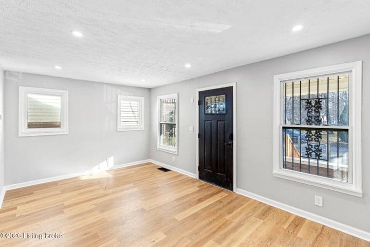 4009 Main St, Louisville - photo 5 of 34