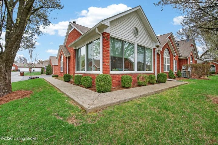 8112 Saint Andrews Village Dr, Louisville - photo 2 of 40