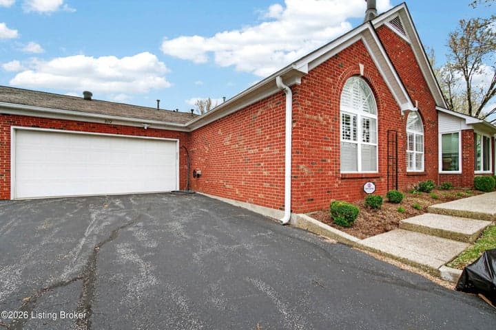 8112 Saint Andrews Village Dr, Louisville - photo 3 of 40