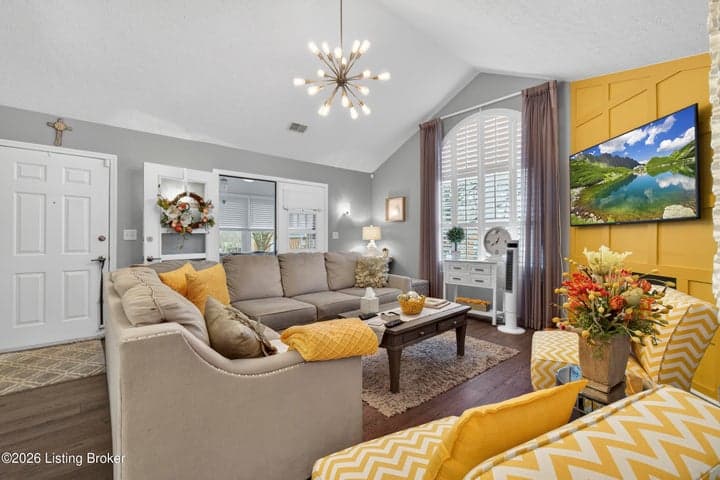 8112 Saint Andrews Village Dr, Louisville - photo 5 of 40