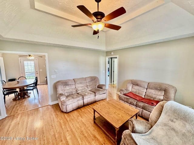 215 Oak Dr, Springfield - photo 4 of 22