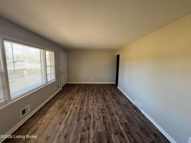 6319 Doe Run Rd, Louisville - photo 2 of 8