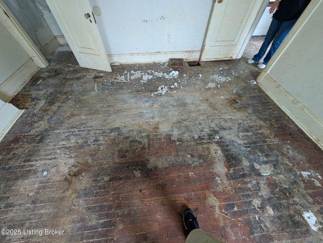 716 Cedar Grove Ct, Louisville - photo 5 of 17