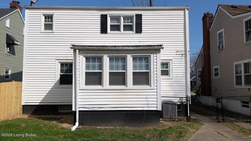 1544 Catalpa St, Louisville - photo 4 of 32