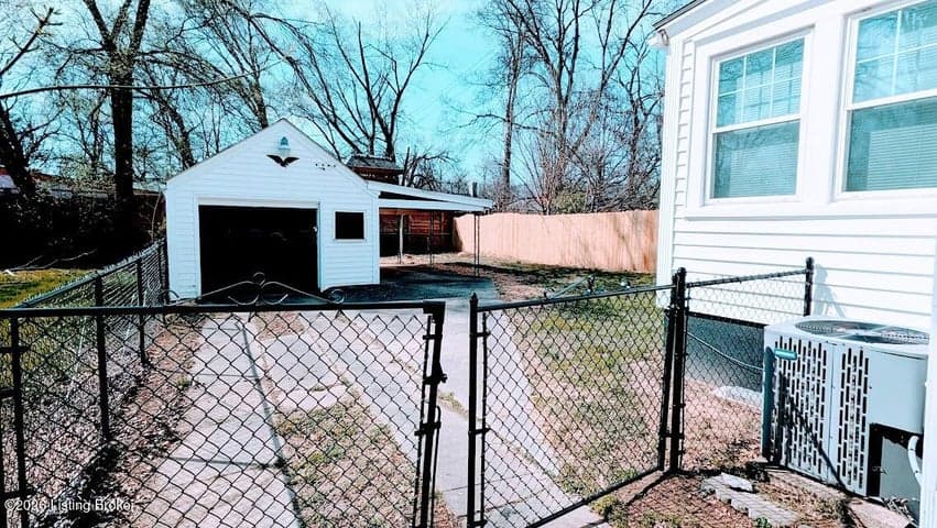 1544 Catalpa St, Louisville - photo 3 of 32