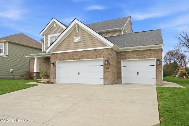 9202 Fox Chase Rd, Louisville - photo 2 of 52