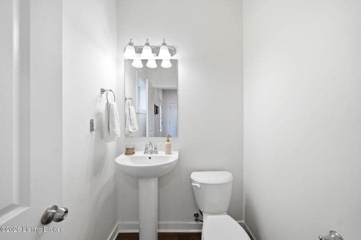 9202 Fox Chase Rd, Louisville - photo 5 of 52