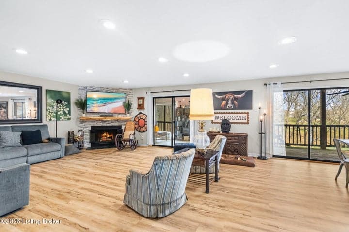 6509 Marina Dr, Prospect