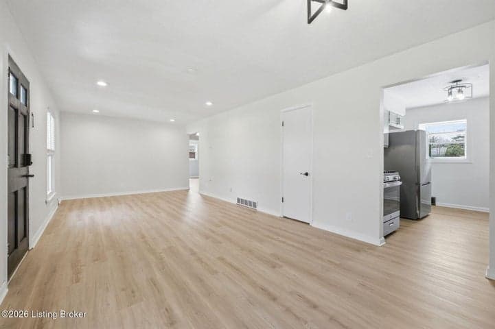 2608 Woodsdale Ave, Louisville - photo 5 of 45