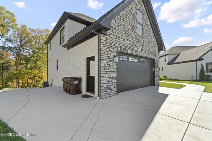 12319 Vanherr Dr, Louisville - photo 3 of 62