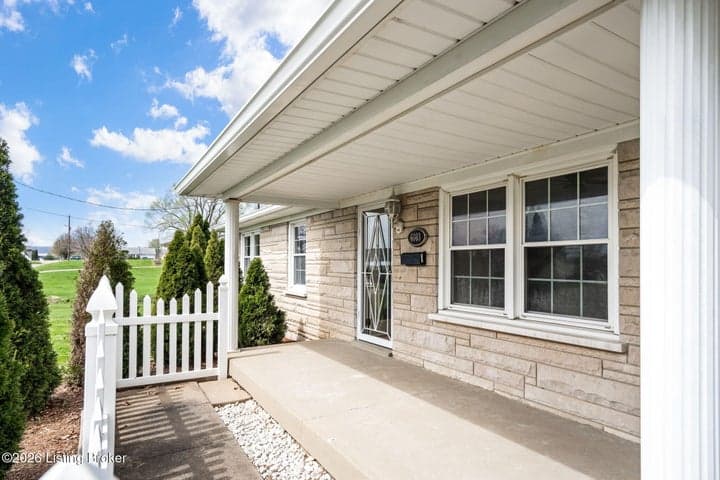 6603 Matthews Rd, Louisville - photo 5 of 36