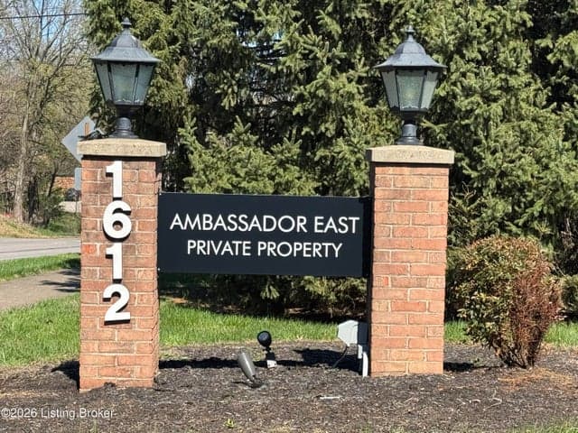 1612 Gardiner Ln, Louisville